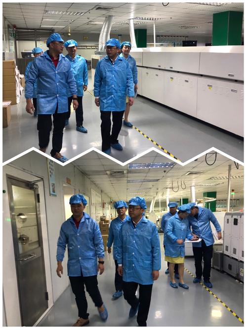 随后,赖书记一行调研深圳市德云达电子科技调研并召开座谈